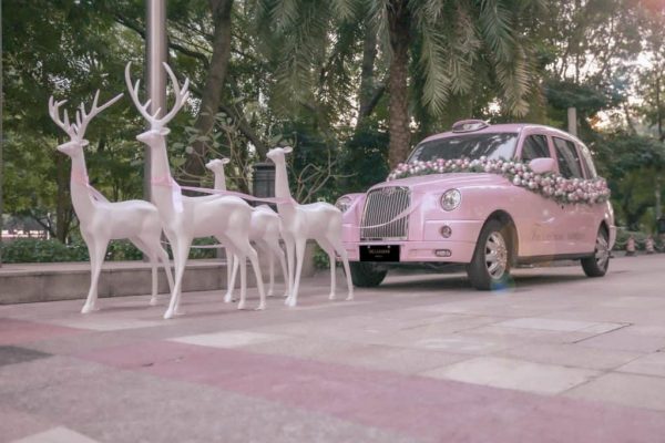 Hotel-Entrance-Christmas-Decorations-1024x683-1