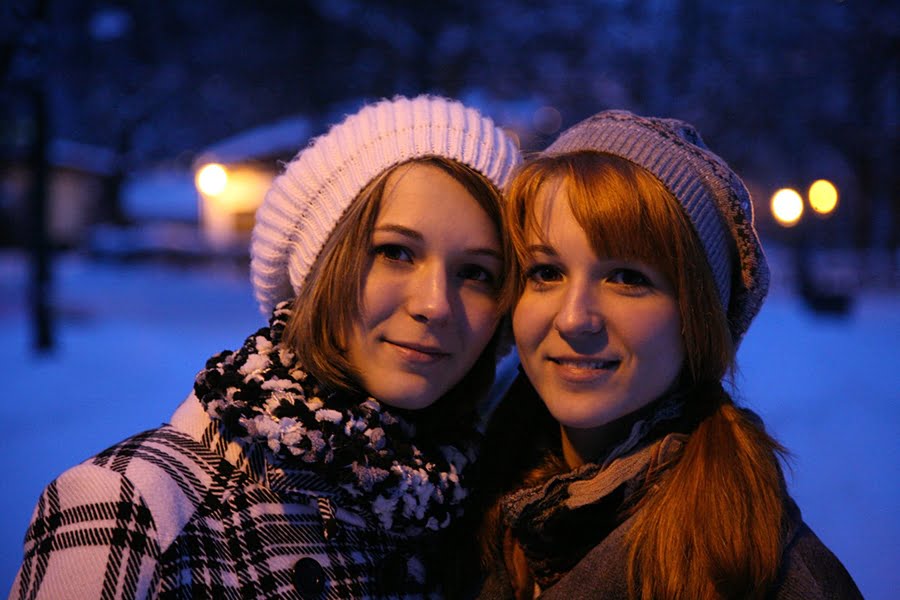 MonaLisa Twins Merry Christmas 2010