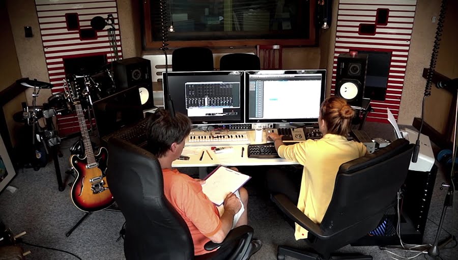 MonaLisa Twins working on their debut album pizza