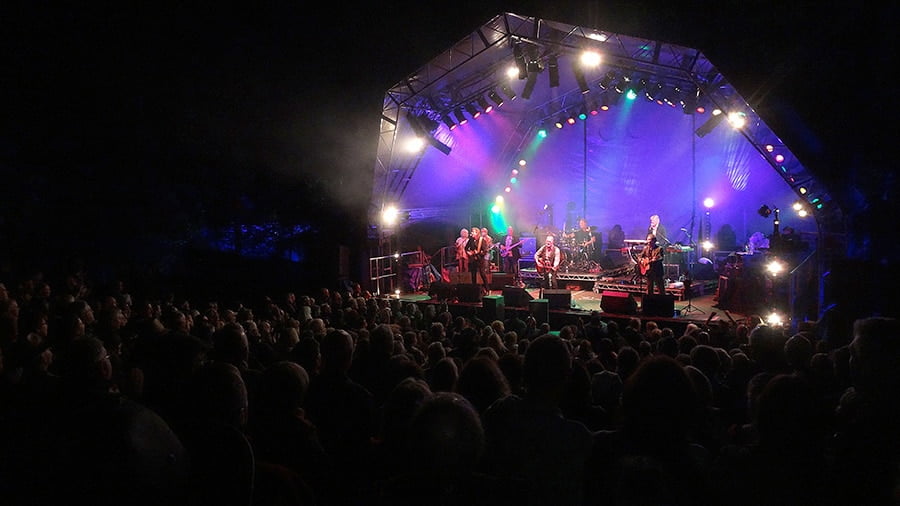 MonaLisa Twins with Steve Harley & Cockney Rebel at Holt Festival 2015, UK