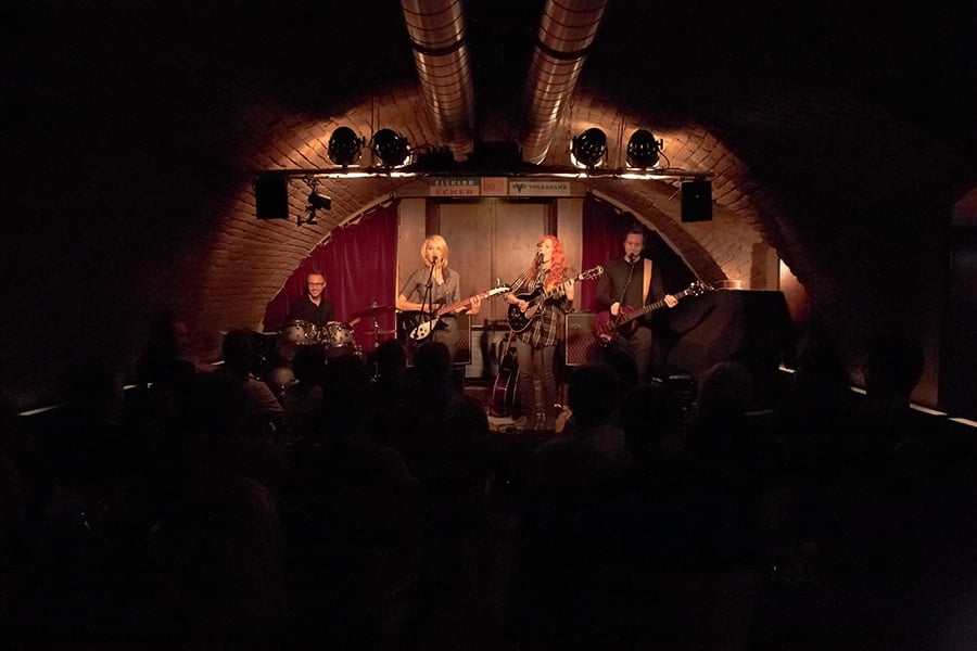 MonaLisa Twins on stage at the Babue in Wolkersdorf