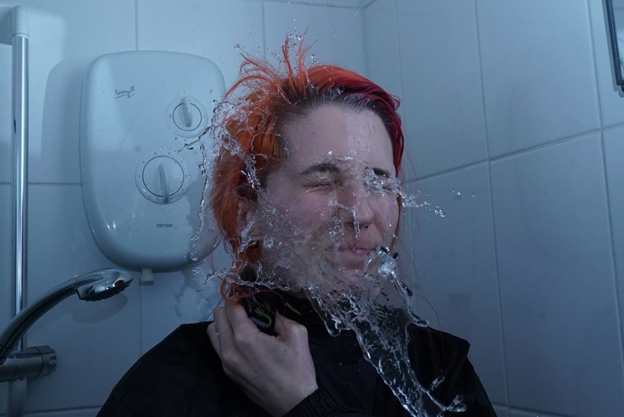 Lisa spashes water in her face